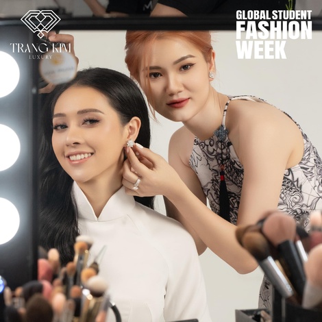 Aliya Inthavong - Miss International Laos 2023 trong BST Vũ Khúc Bạch Liên