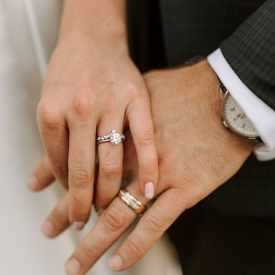 Nhẫn cưới đeo ngón nào là chuẩn và ý nghĩa sâu xa đằng sau là gì?