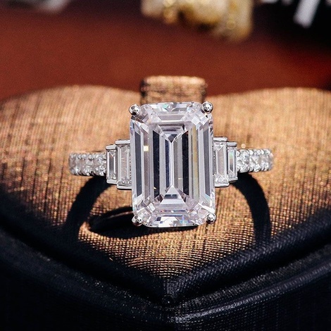 Nhẫn kim cương Emerald: Vẻ đẹp của sang trọng và độc đáo