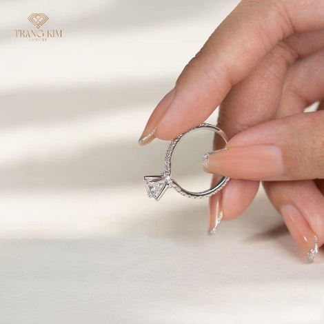 Nên chọn kiểu nhẫn kim cương hạt tấm như thế nào?