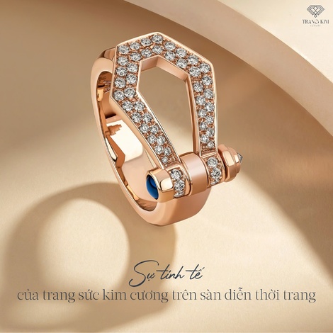 Sự tinh tế của trang sức kim cương trên sàn diễn thời trang