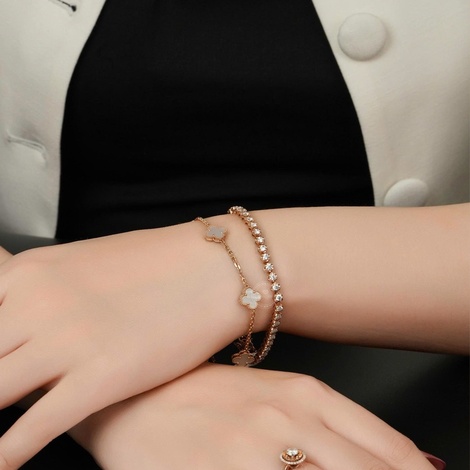 Những Món Trang Sức Kim Cương Dành Cho Dân Công Sở – Tinh Tế Nhưng Vẫn Đẳng Cấp