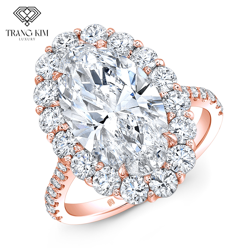 Nhẫn kim cương 5.31 carat đặt trong ổ nhẫn vàng hồng của thương hiệu Rahaminov Diamonds nổi tiếng