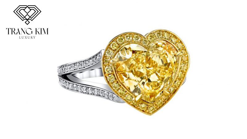 Nhẫn kim cương vàng dáng trái tim như biểu tượng của tình yêu cao quý