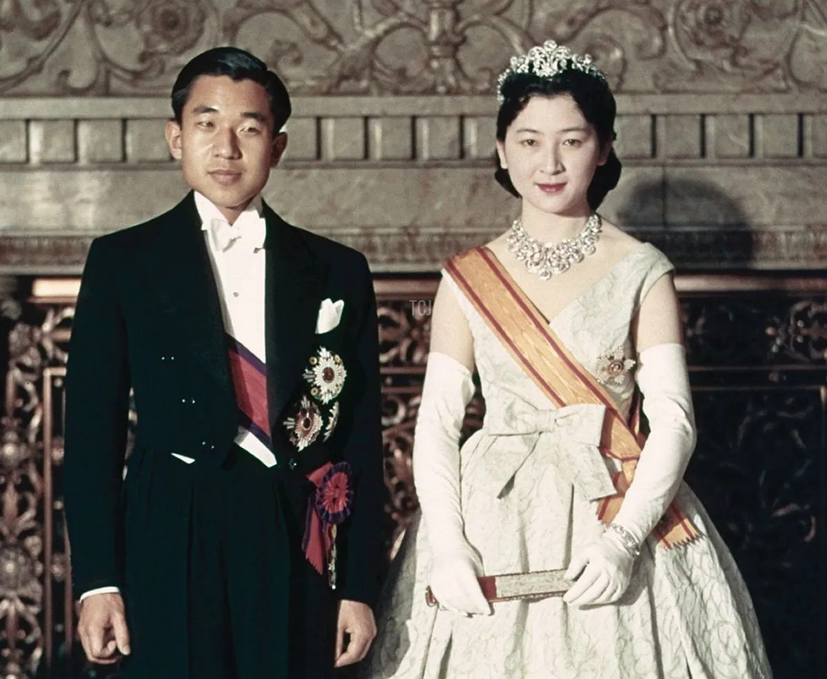 Công chúa Nhật Bản Michiko đội vương miện kim cương trong lễ cưới trọng đại