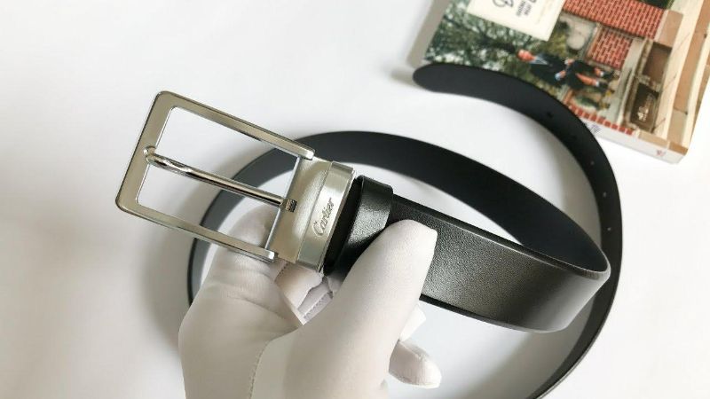 Da nguyên miếng giúp chiếc thắt lưng Cartier giữ nguyên chất lượng cao nhất và sở hữu độ bền vượt thời gian. 