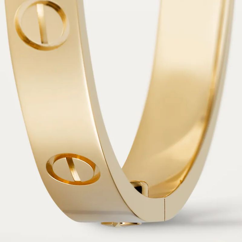 Lịch lãm như vòng tay Love của Cartier phiên bản vàng