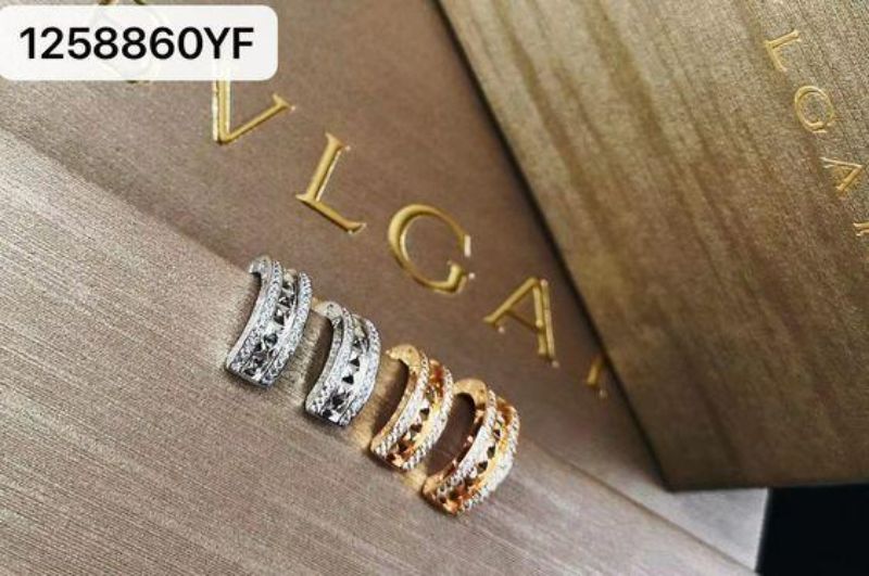 Cũng giống như các món trang sức cùng thương hiệu, Bông Tai Bvlgari sử dụng vàng 18K, bạch kim, bạc và thép không gỉ làm ''nguyên liệu'' chính