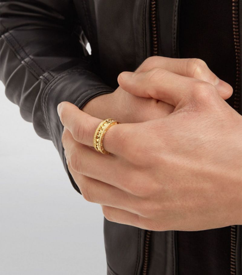 Bạn hãy chú ý đến 3 tiêu chí: kiểu dáng, chất liệu và kích cỡ để lựa chọn được chiếc nhẫn Bvlgari nam ưng ý