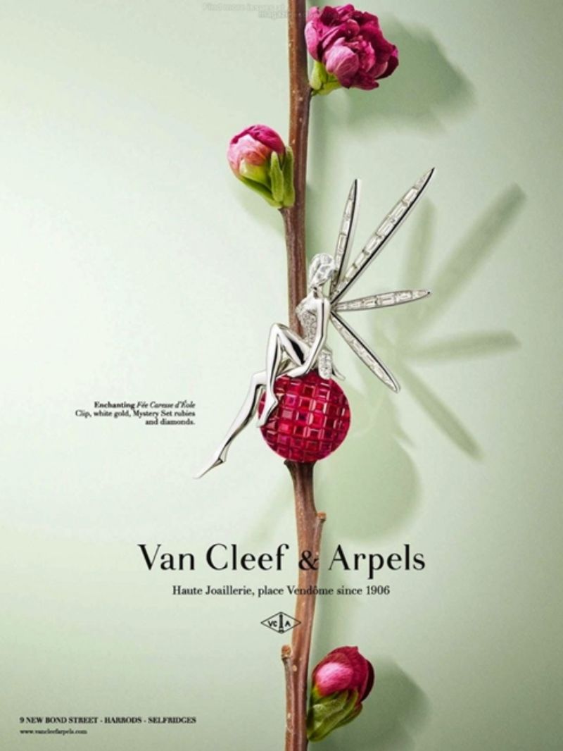 Thương hiệu dây chuyền Van Cleef & Arpels – hơn 100 kể chuyện cổ tích bắt nguồn từ câu chuyện tình đẹp như trong mơ