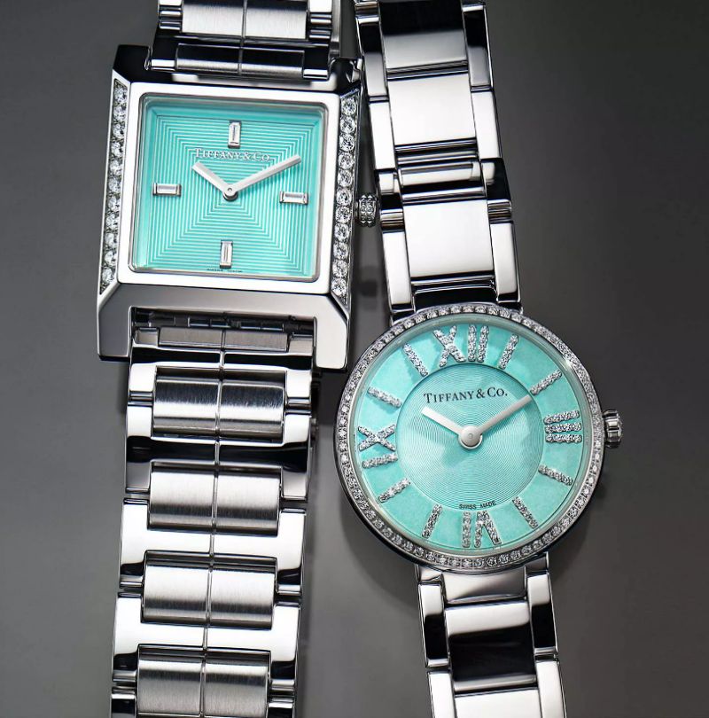 Mẫu đồng hồ Tiffany Atlas lấp lánh đẳng cấp và kiêu sa với những viên kim cương được nạm xung quanh tỉ mỉ và cẩn thận đến từng chi tiết