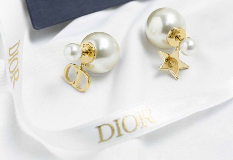 Mua Khuyên Tai Dior Tribales Earrings Antique GoldFinish Metal With White  Resin Pearls  Dior  Mua tại Vua Hàng Hiệu h041940