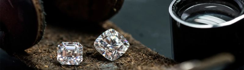 “Kim cương Moissanite” thực chất không phải là kim cương tự nhiên do bảng thành phần có  Silicon Carbide  