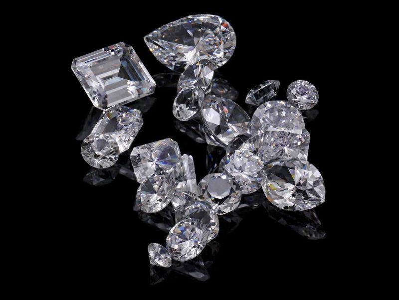 “Kim cương Moissanite Amora” là một trong những loại đá đẹp và có giá khá đắt trên thị trường hiện nay
