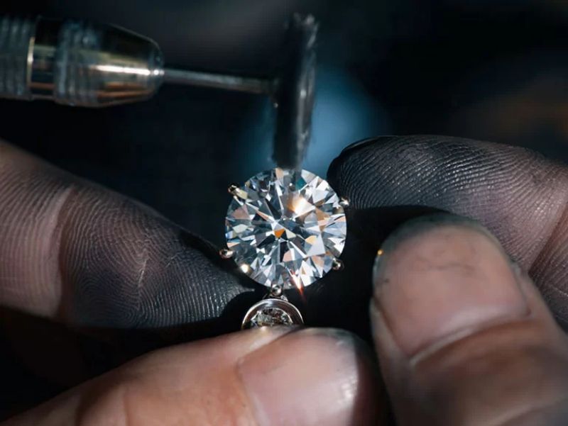 Kim cương nhân tạo giá rẻ giúp bạn giải bài toán giá cả khi vẫn muốn sở hữu trang sức kim cương