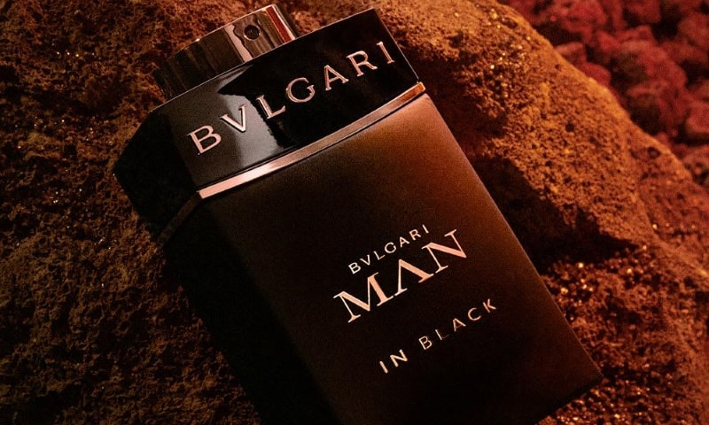 Nước Hoa Bvlgari Man in Black được ví von như hợp chất ''ma thuật'' tạo nên bầu không khí lãng mạn, lôi cuốn người khác giới