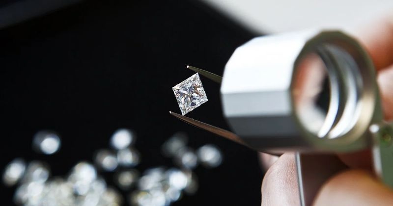 Mua kim cương online là một trong những phương thức mua sắm tiện lợi, tiết kiệm thời gian và an toàn tại các vùng ảnh hưởng bởi dịch bệnh