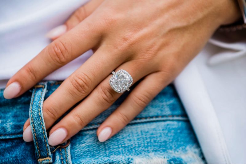 Những chiếc nhẫn kim cương 8 carat có giác cắt càng tinh xảo thì giá thành càng cao