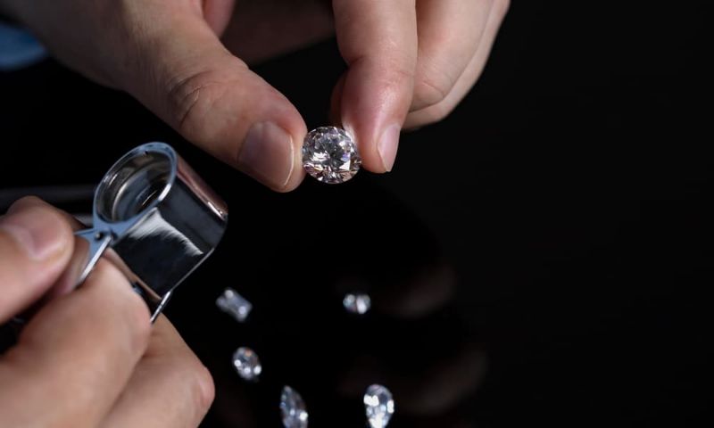 Phải dựa vào yếu tố 4C về thẩm định giá trị của những viên kim cương rời trước khi mua